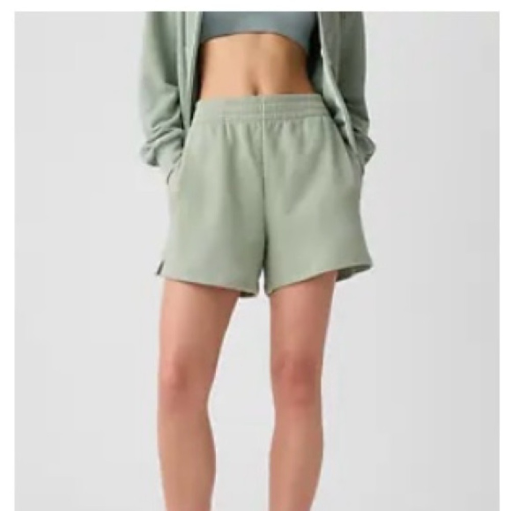 XS 5’’ desert sage green fleece shorts GAP